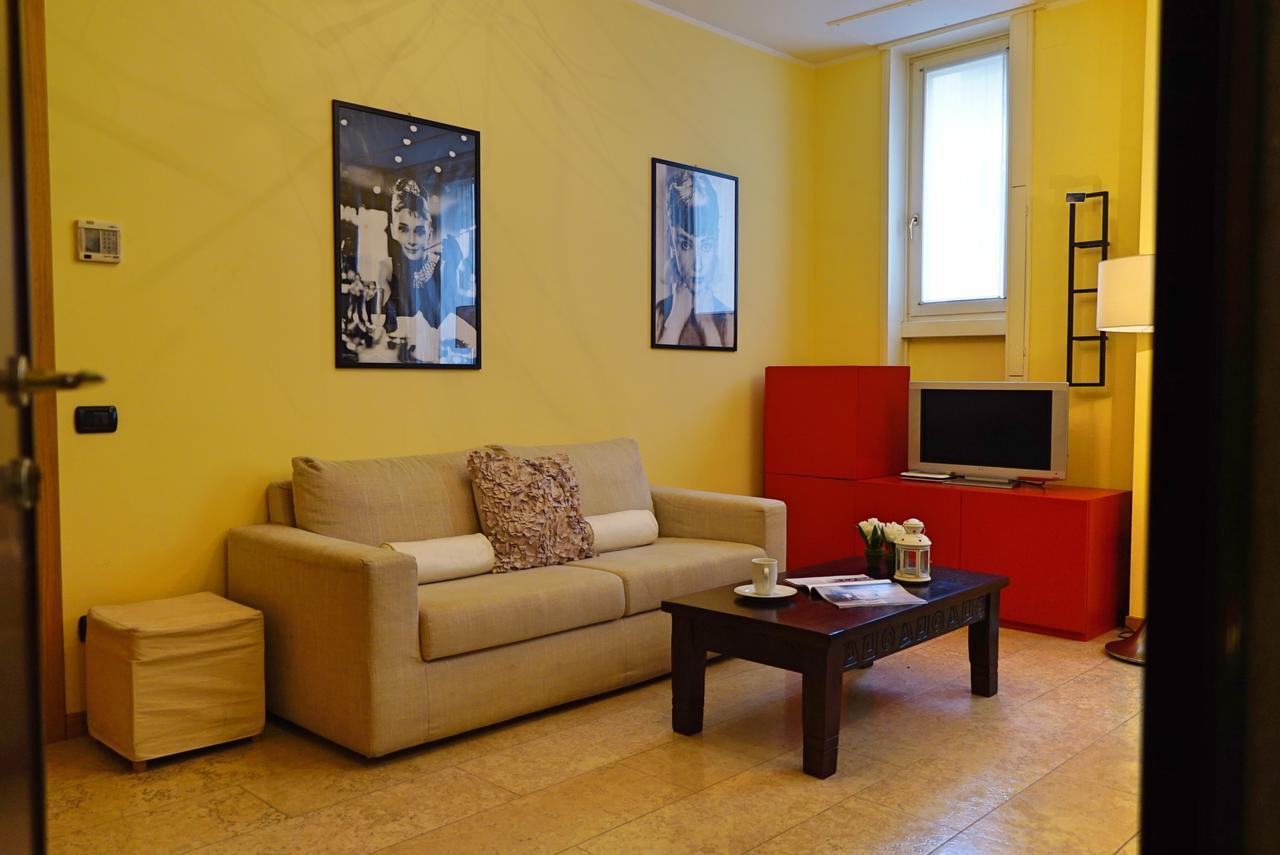 Duomo Apartment Milão Exterior foto